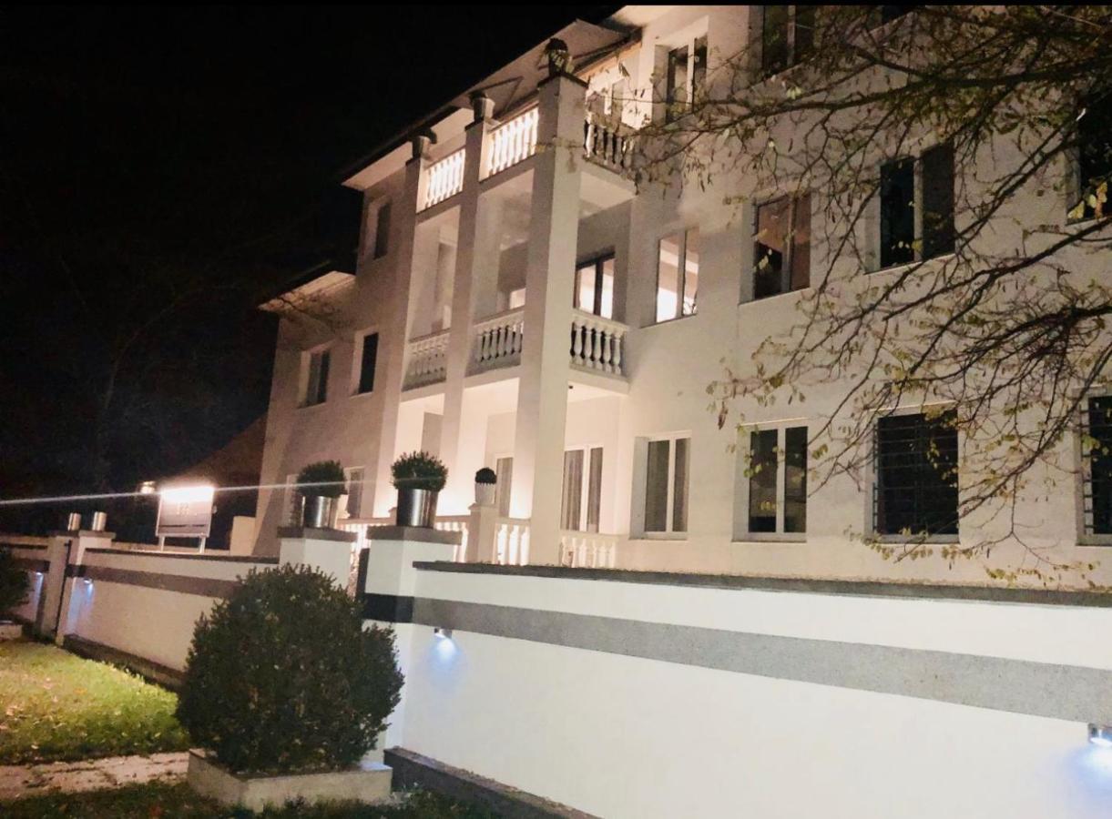 Park Apart Hotel Gatower Str. Берлин Экстерьер фото